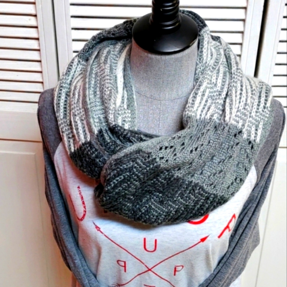Nwot color block scarf must bundle